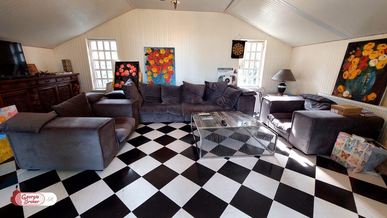 იყიდება ახალი გარემონტებული 5 ოთახიანი სახლი წეროვანში